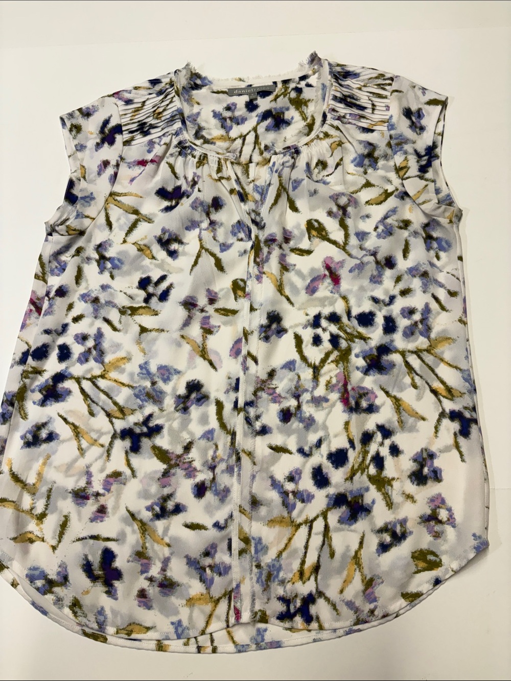 Daniel Rainn White Floral Notch-Neck Cap Sleeve Blouse Women’s size medium - Picture 5 of 9